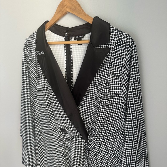 Torrid Mini Stretch Satin Tuxedo Dress black and white size 16 - Picture 6 of 9